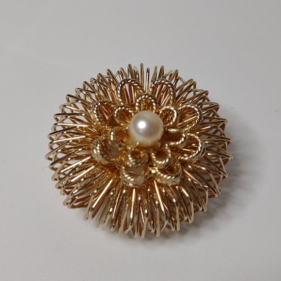 Round Gold Tone Metal Brooch With Faux Pearl - Picture 1 of 9